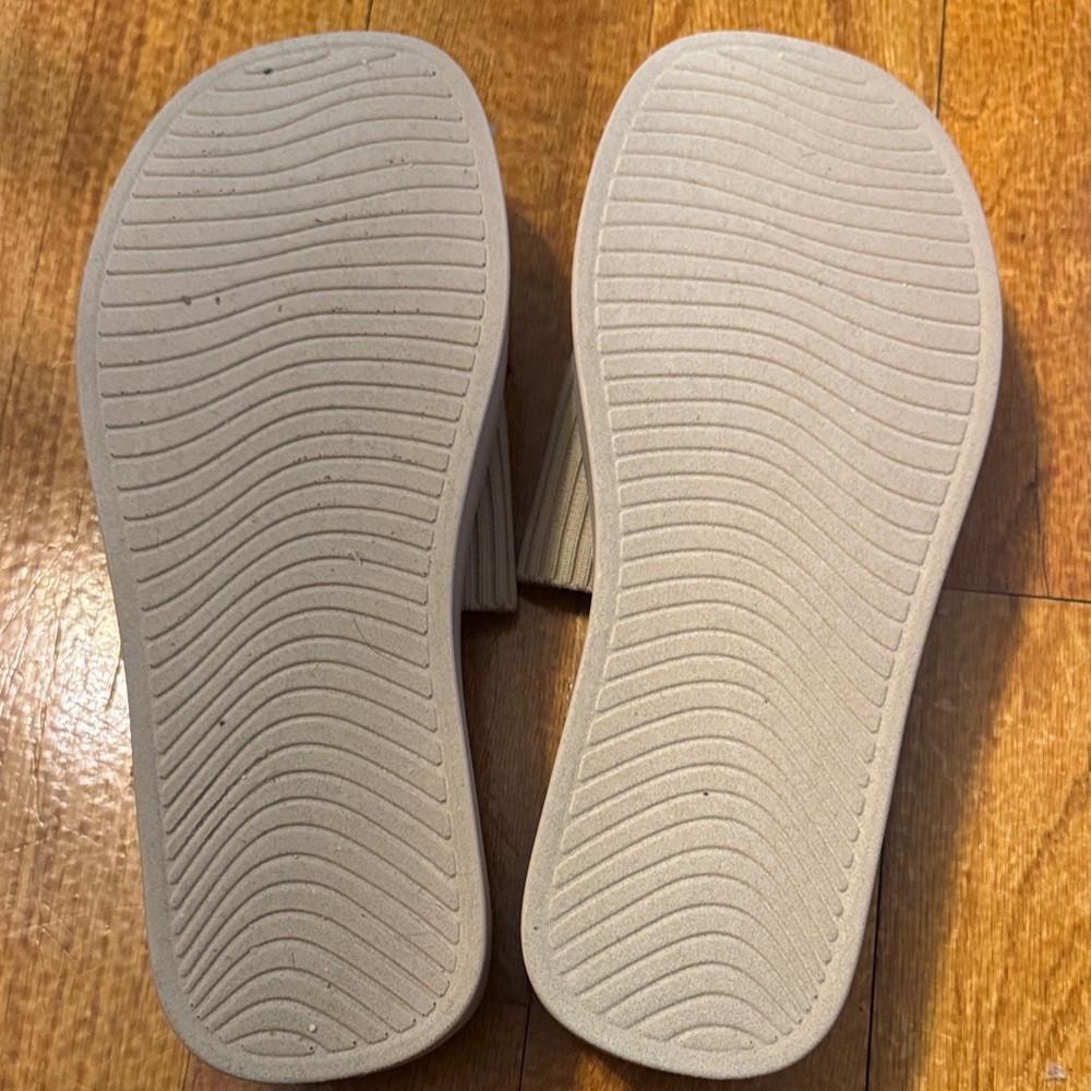 Wedge Platform Sandals - Picture 2 of 4